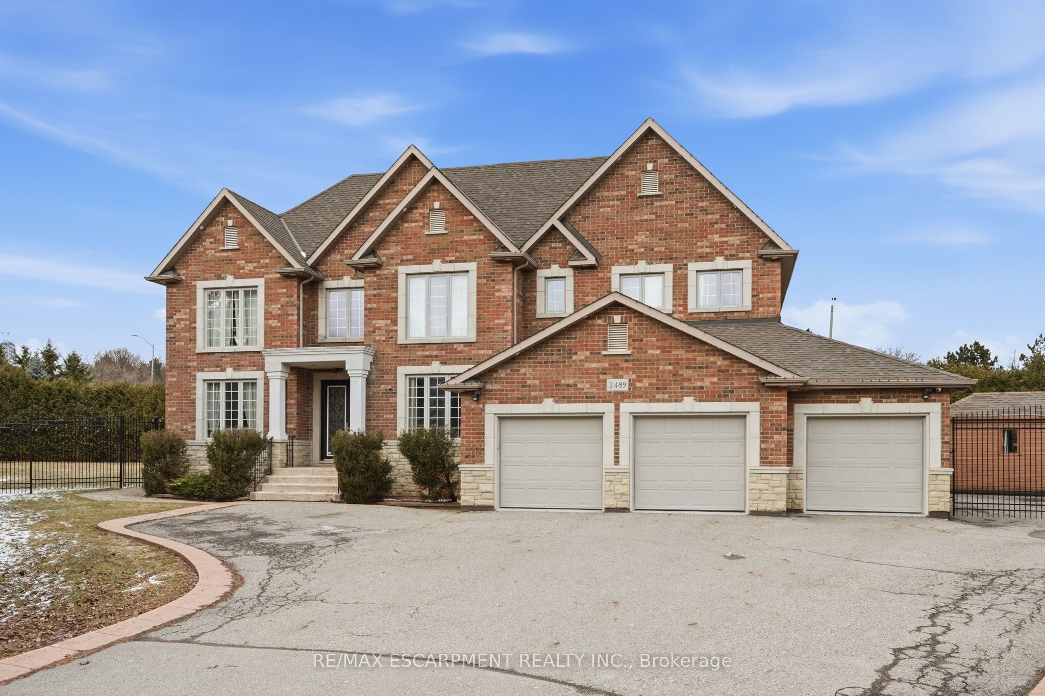 2489 Olinda Court, Mississauga, ON, L5C 4P5