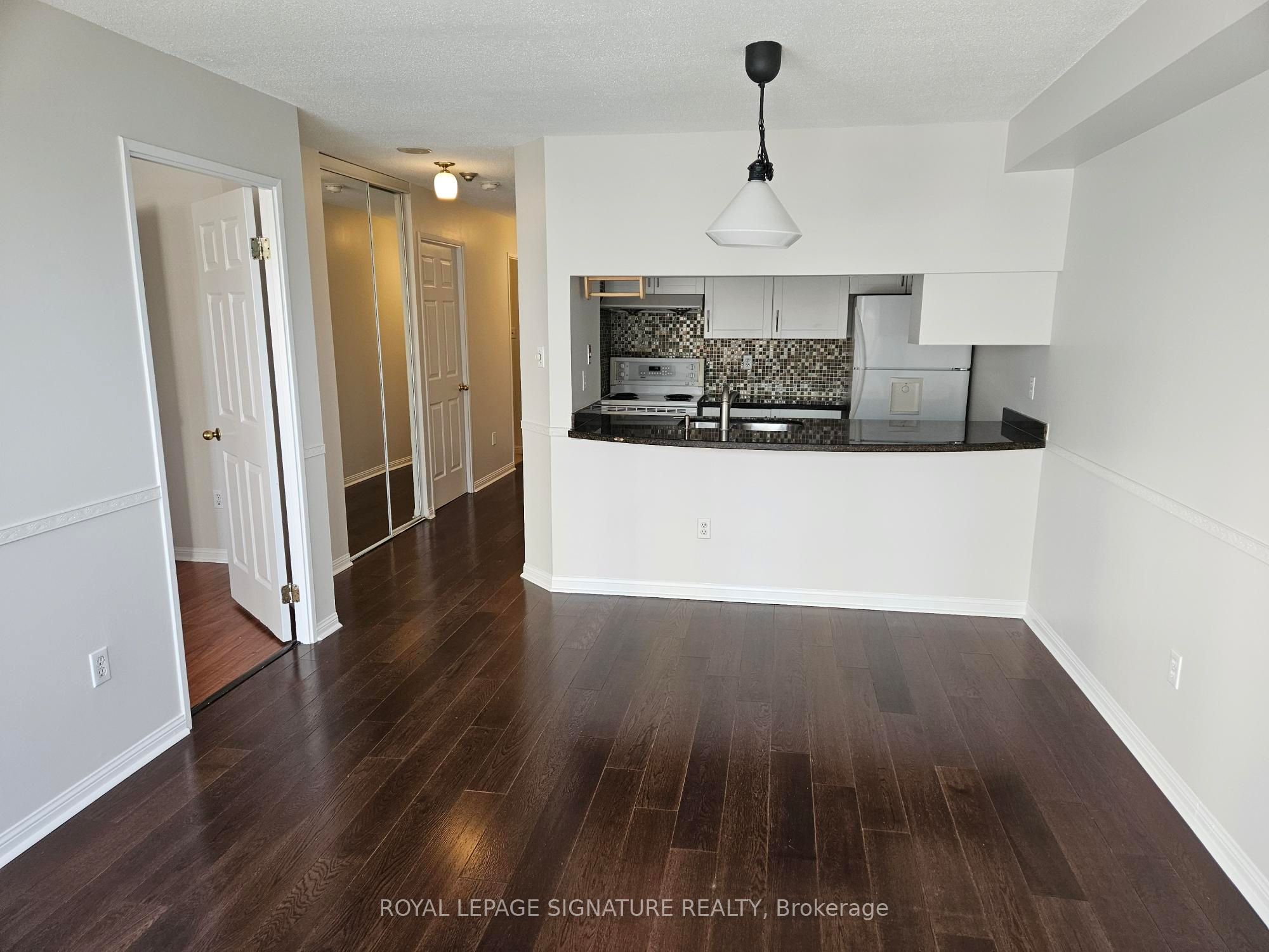 101-101 Subway Crescent, Toronto, ON, M9B 6K4 photo 3