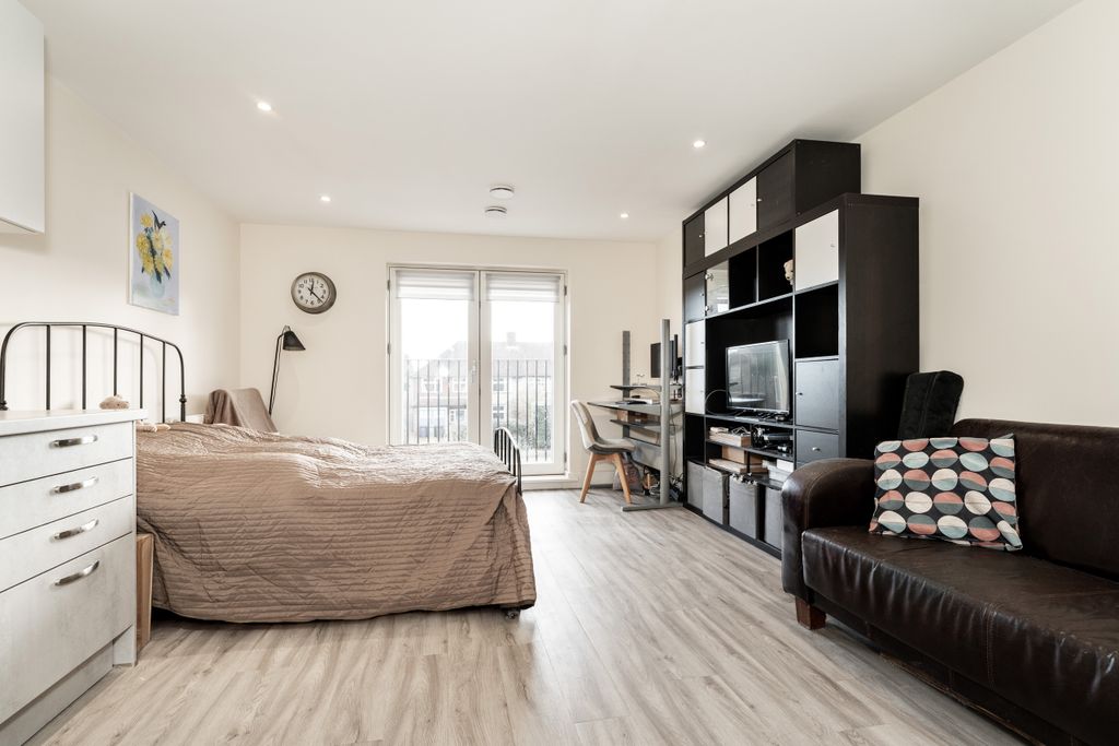 Additional image 3 of Studio for saleLovel House, Milton Road, Cambridge, Cambridgeshire CB4