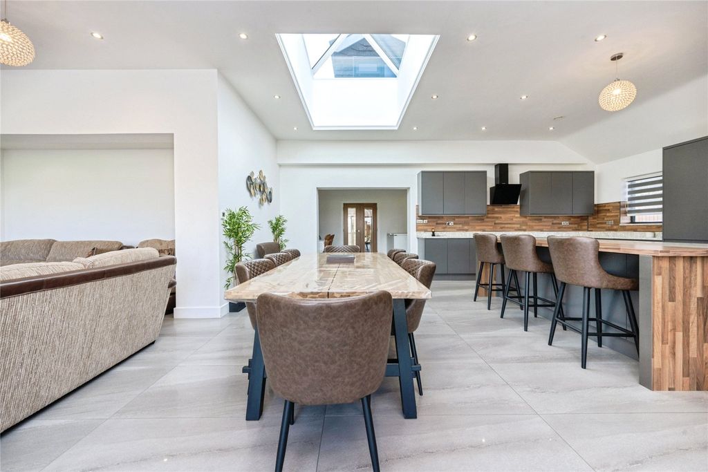 Additional image 12 of 8 bed detached house for saleGreen End Road, Bedford, Bedfordshire MK43