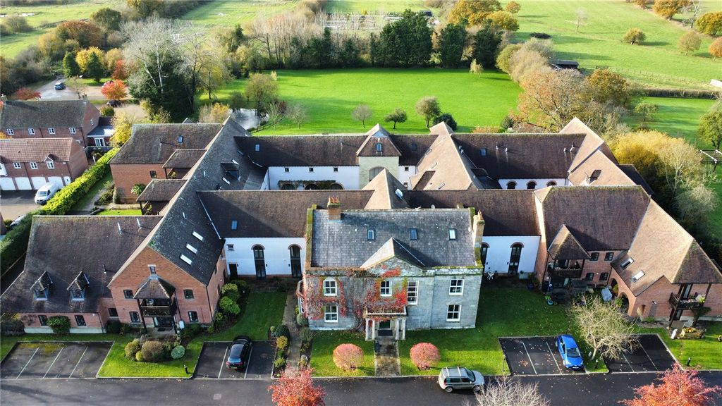 2 bed maisonette for saleMotcombe Grange, Motcombe, Shaftesbury SP7