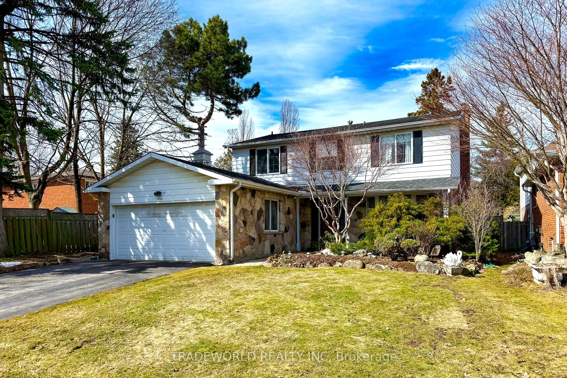 1924 Steepbank Crescent, Mississauga, ON, L4X 1T8