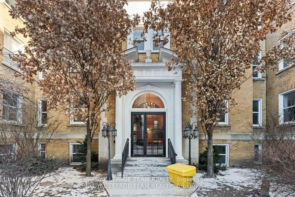 30-407 Elgin Street, Ottawa, ON, K2P 1N2