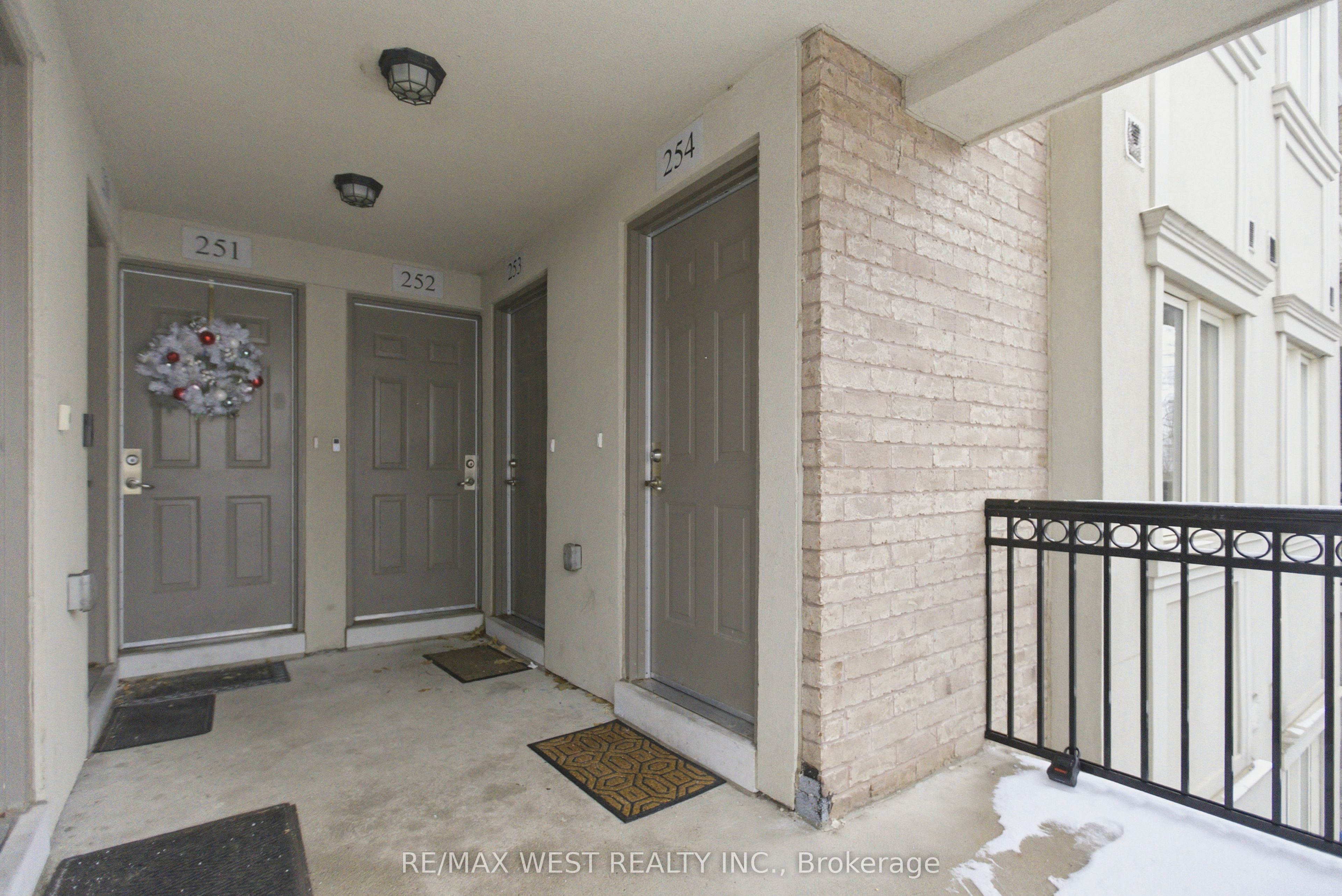 Additional image 3 of 254-19 Coneflower Crescent, Toronto, ON, M2R 0B5