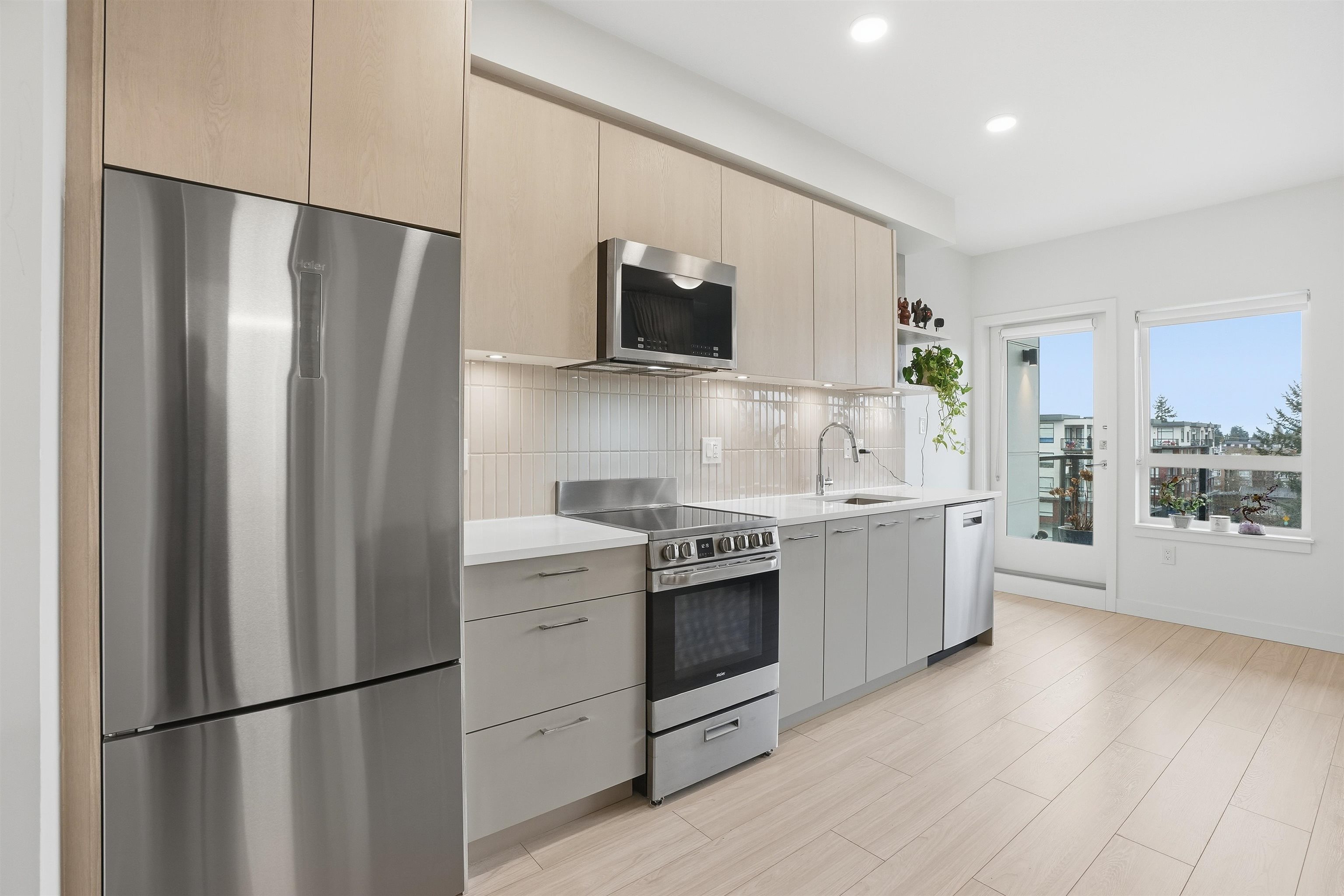 Additional image 2 of 604-10777 138 Street, Surrey, BC, V3T 0T5