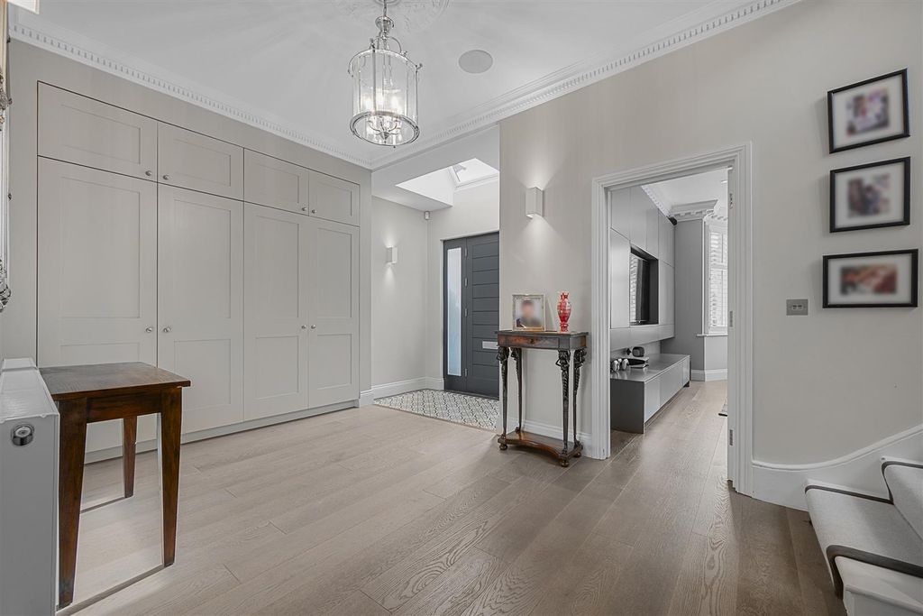 Additional image 2 of 5 bed property for saleLyndale Avenue, Childs Hill NW2