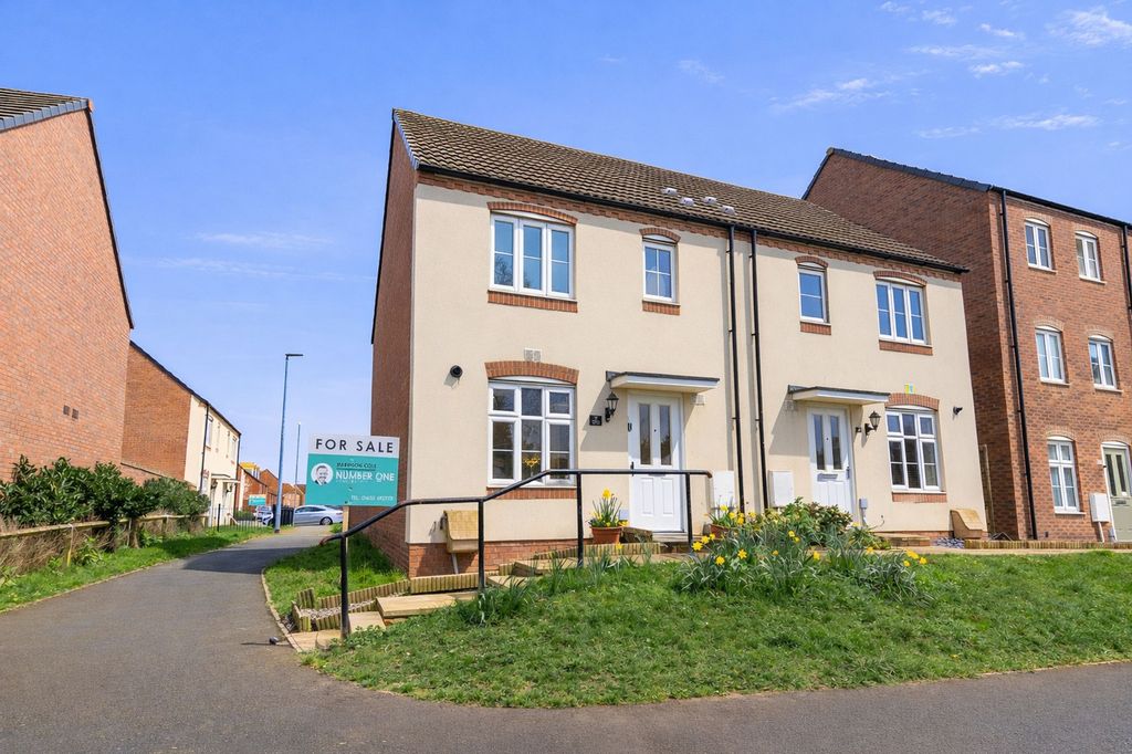 3 bed semi-detached house for saleRedshank Walk, Newport NP19