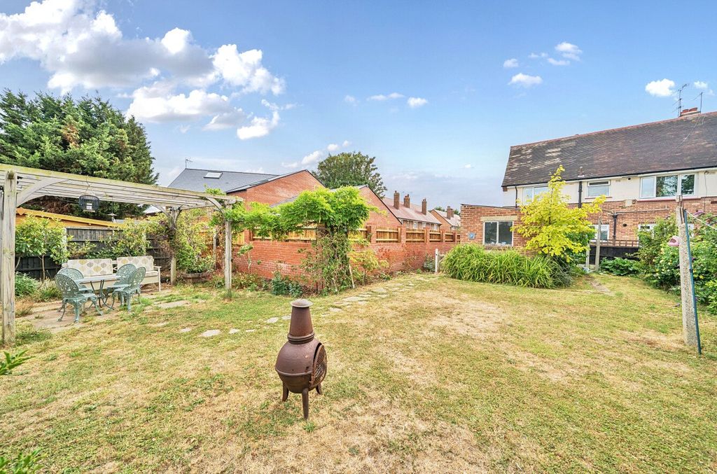 Additional image 2 of 2 bed flat for saleMawney Close, Romford RM7