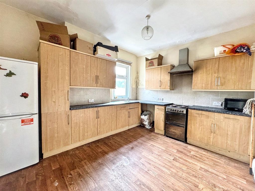 Additional image 3 of 2 bed flat for salePreston Avenue, Newport NP20