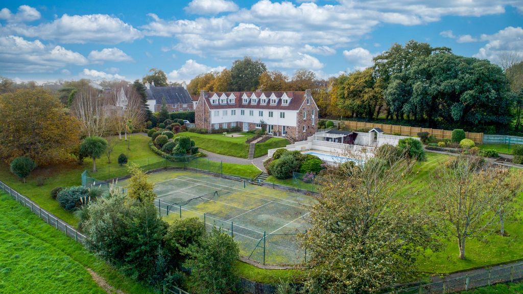 6 bed detached house for saleVue Du Pre, St Martin JE3