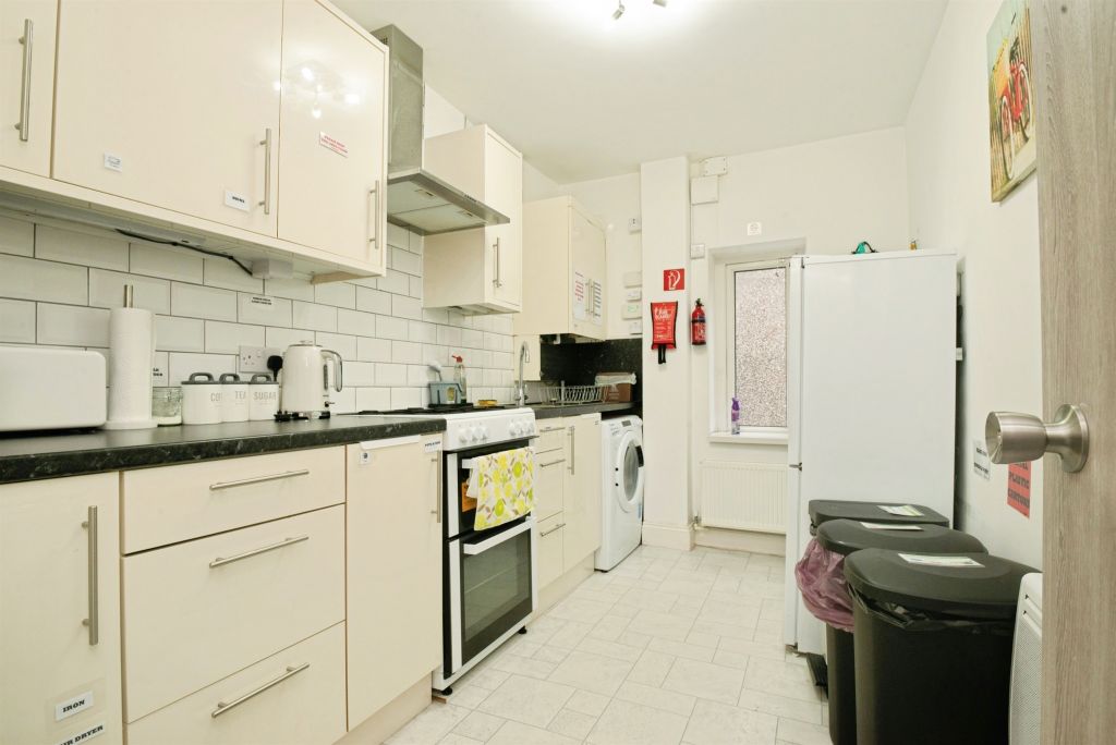 Additional image 4 of 2 bed flat for saleConnaught Road, Roath, Cardiff CF24