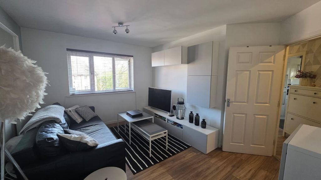 2 bed flat for saleThe Sidings, Bristol BS16 photo 2