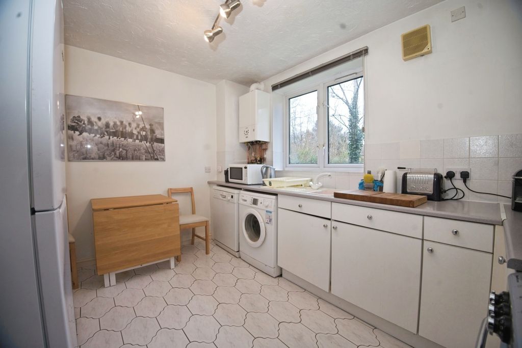 Additional image 8 of 2 bed flat for saleHalliard Court, Barquentine Place, Cardiff CF10