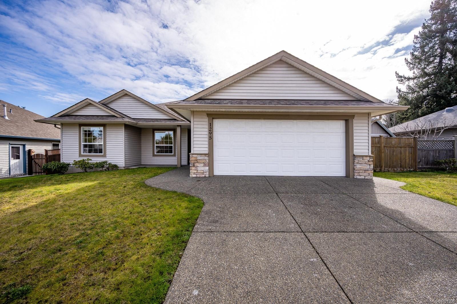 1295 Noel Avenue, Comox, BC, V9M 4A3