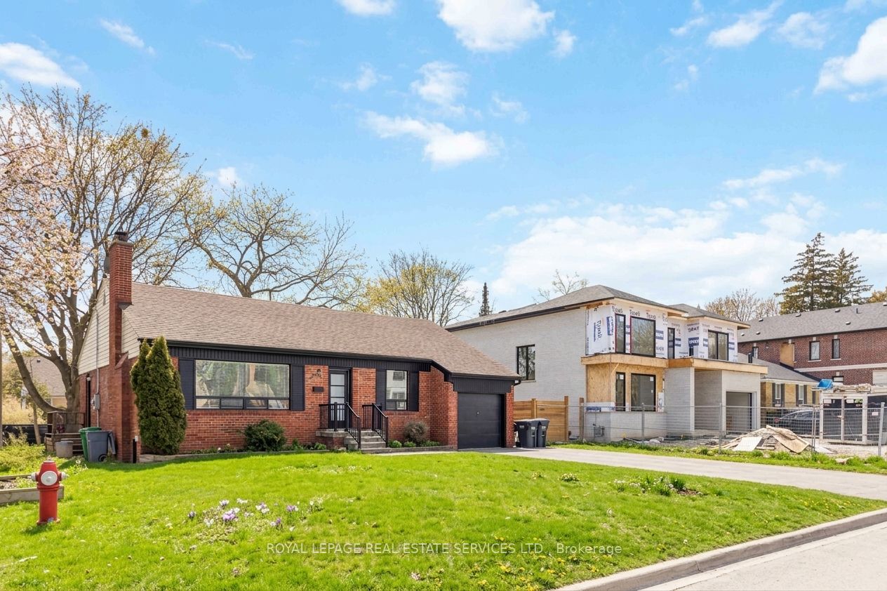 Additional image 2 of Main-2046 Redan Drive, Mississauga, ON, L4Y 1N8