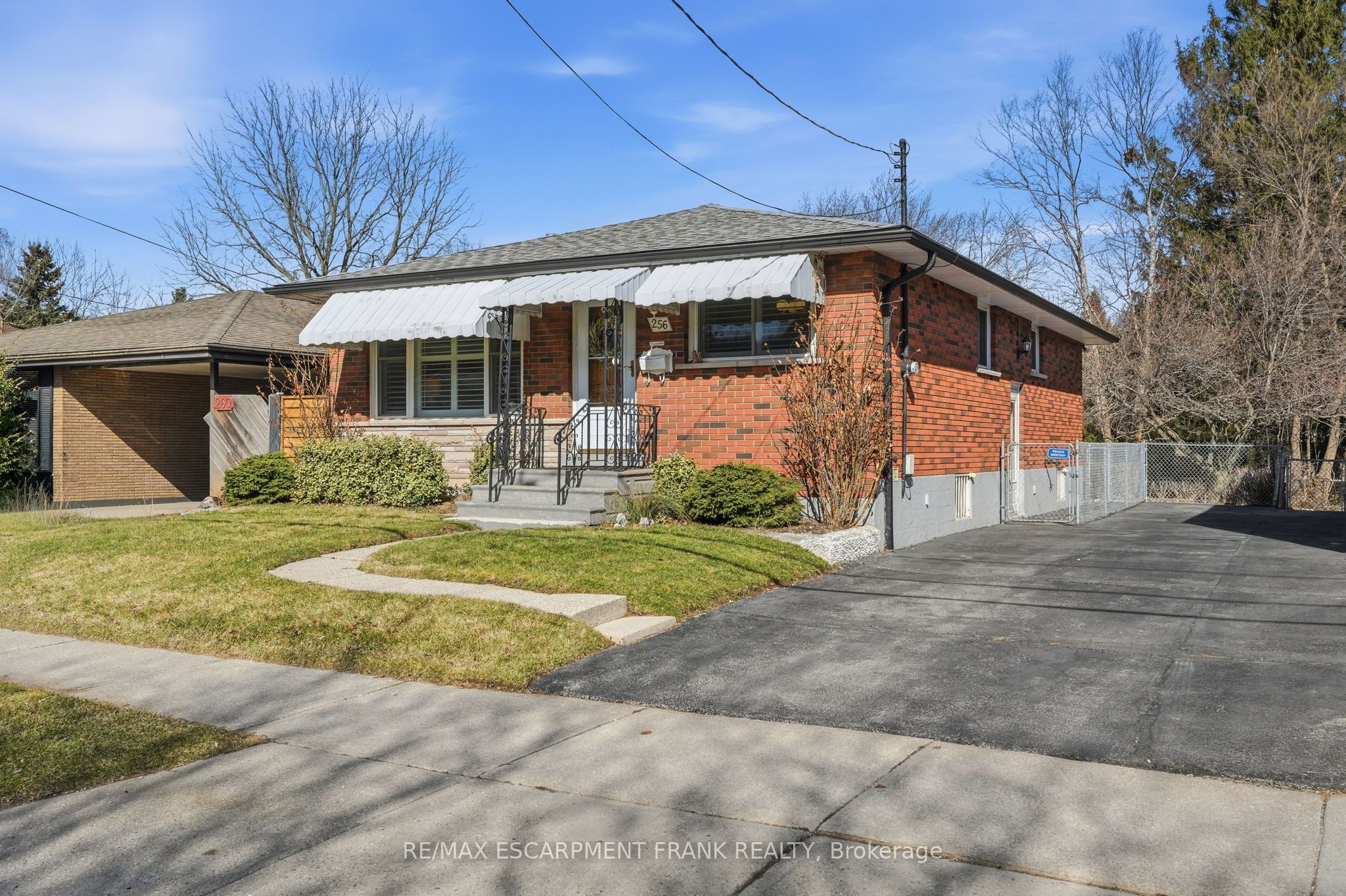 Additional image 3 of 256 Whitney Avenue, Hamilton, ON, L8S 2G8