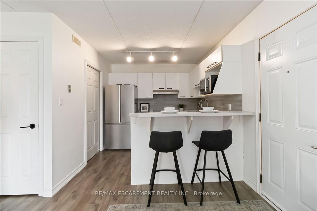 Additional image 3 of 222-2030 Cleaver Avenue, Burlington, ON, L7M 4C3