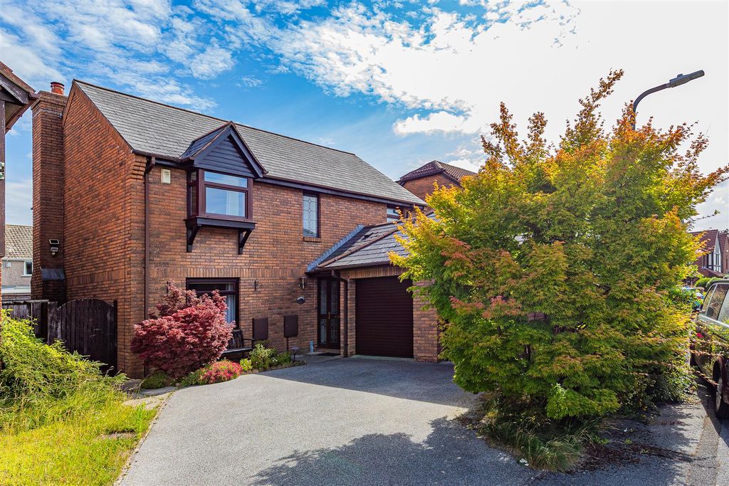 4 bed detached house for saleLlantrisant Rise, Llandaff, Cardiff CF5