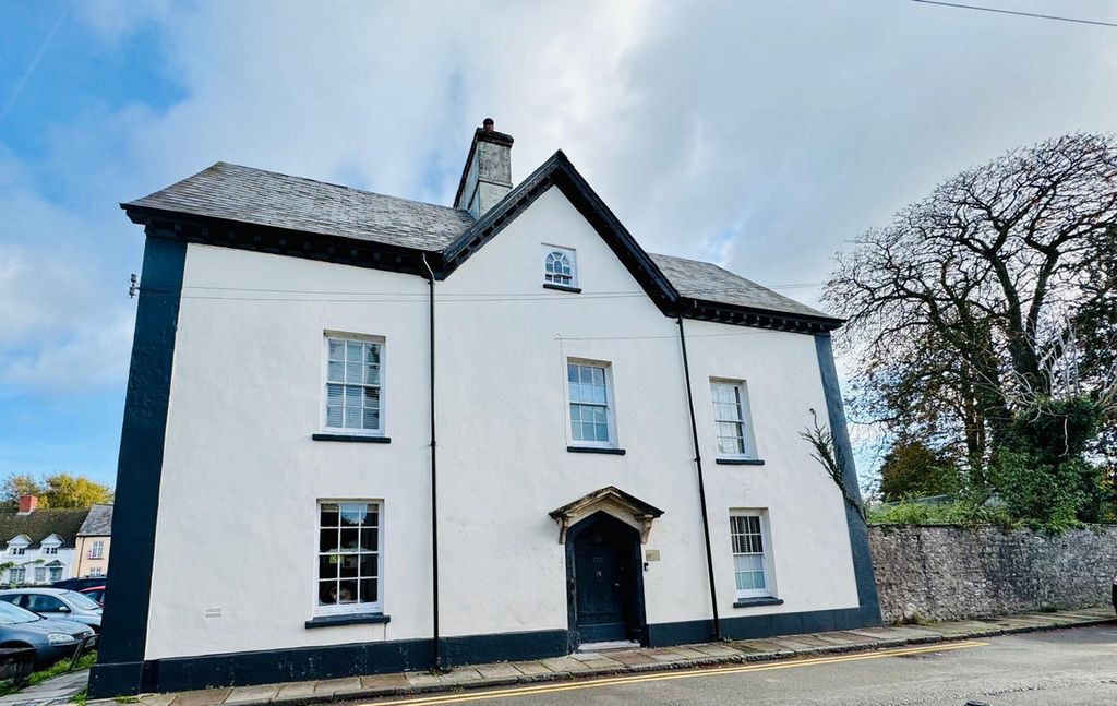 4 bed detached house for salePriory Street, Monmouthshire NP15
