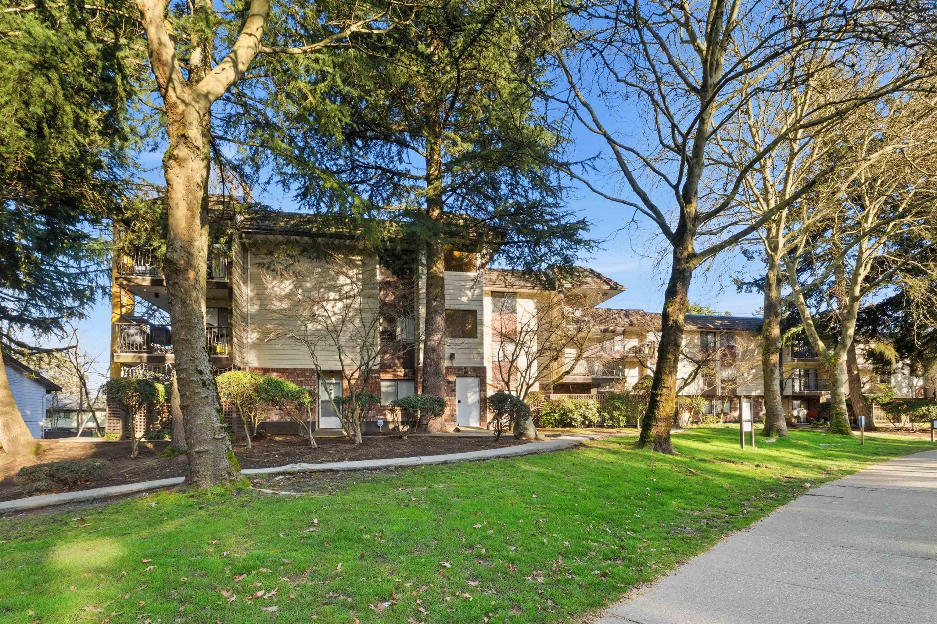 211-7426 138 Street, Surrey, BC, V3W 8G4