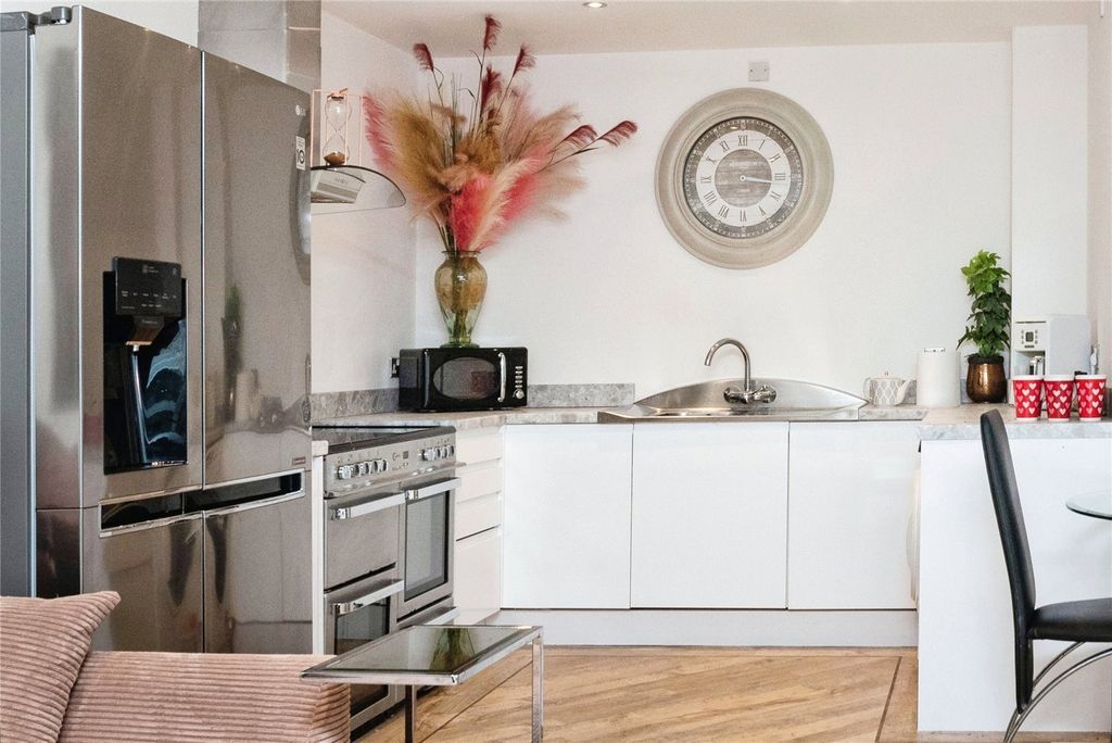 Additional image 7 of 2 bed flat for saleOcean Buildings, Bute Crescent, Cardiff CF10