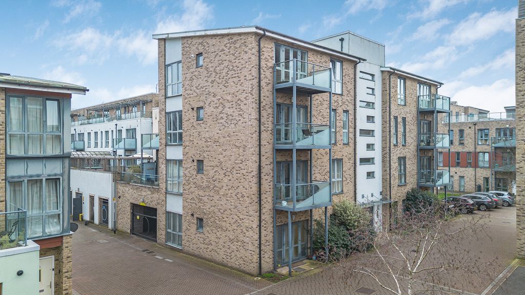 2 bed flat for saleScholars Walk, Cambridge CB4