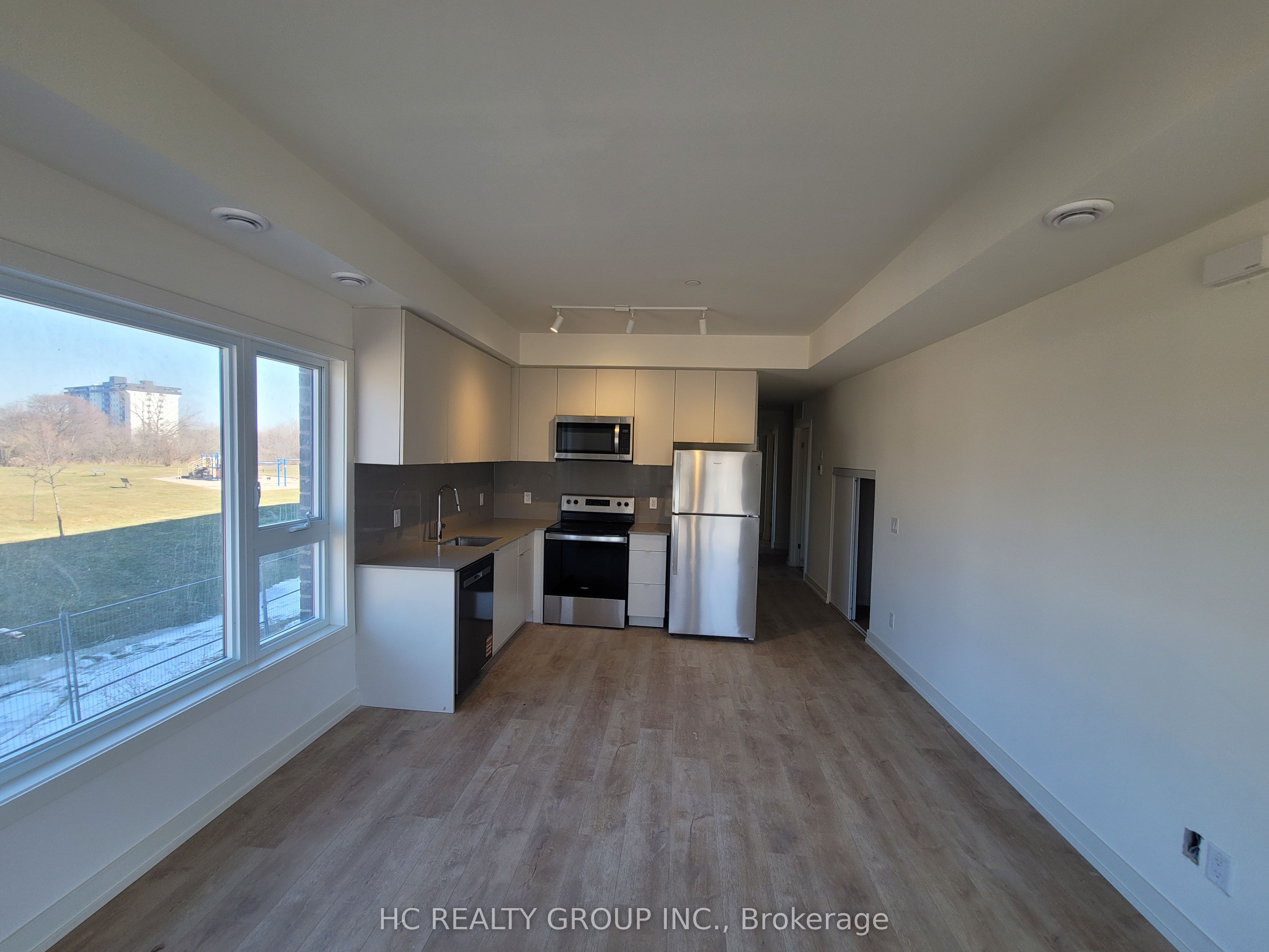 201A-16 Melbourne Avenue, St. Catharines, ON, L2P 0G5 photo 2