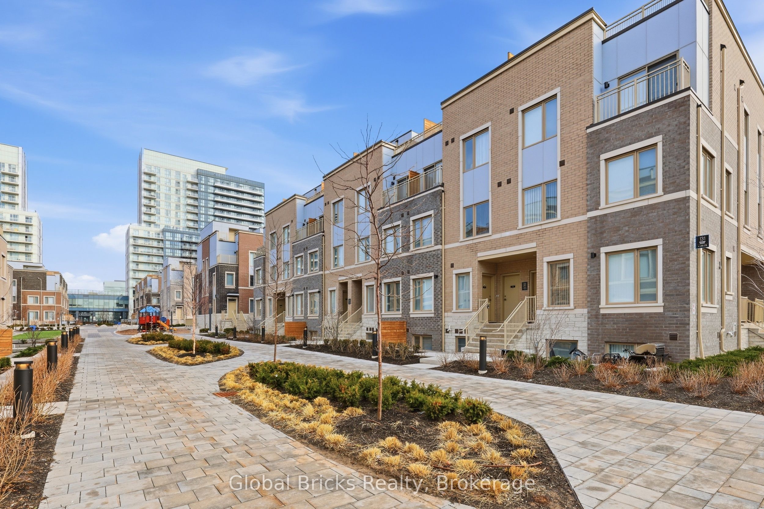 TH #210-131 Honeycrisp Crescent, Vaughan, ON, L4K 0N7 photo 2