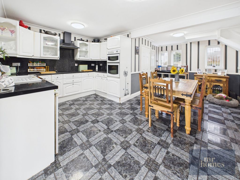 Additional image 3 of 4 bed terraced house for saleTempleton Avenue, Llanishen, Cardiff CF14