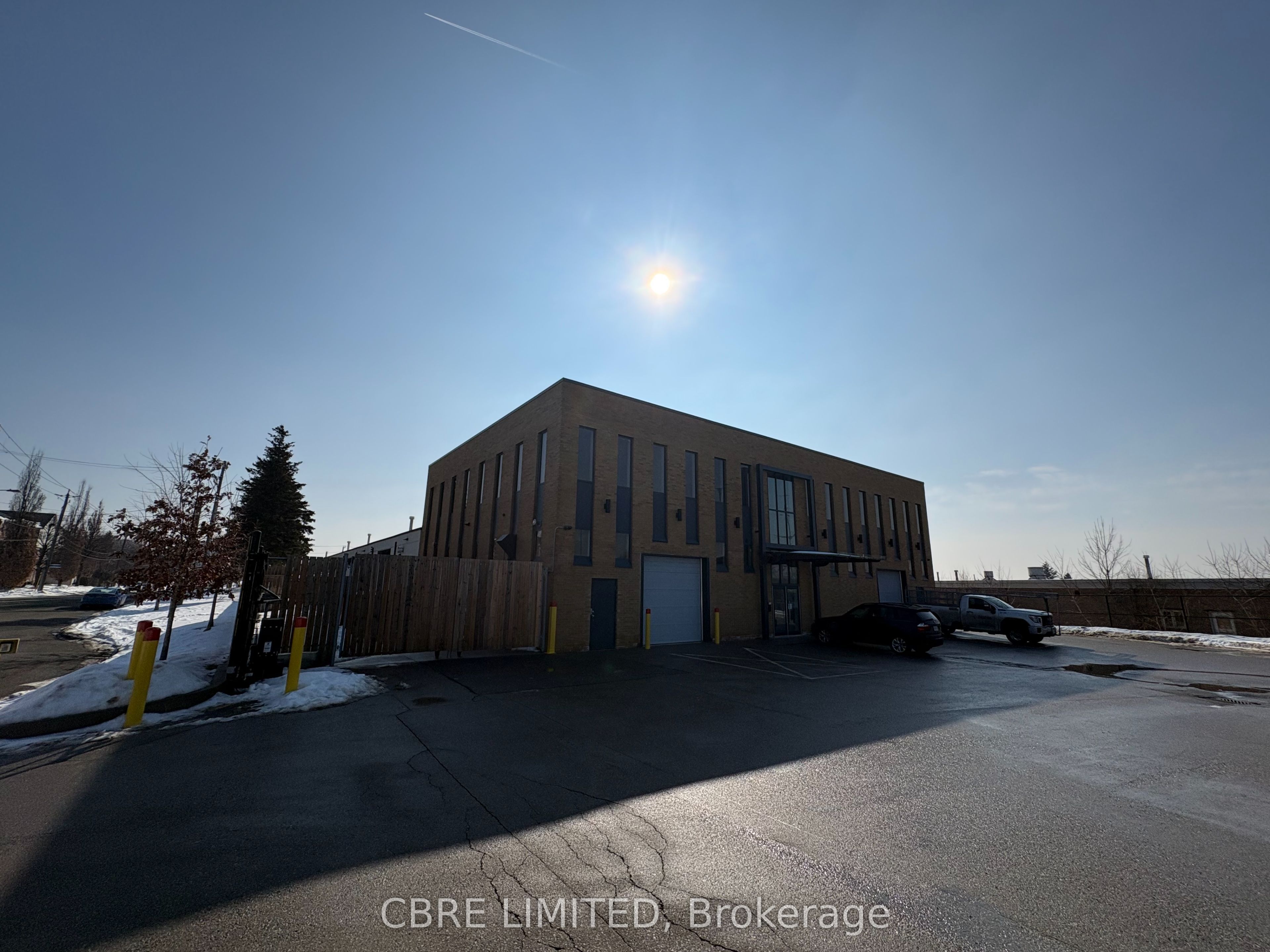 Unit 2-160 Bartley Drive, Toronto, ON, M4A 1E1 photo 2