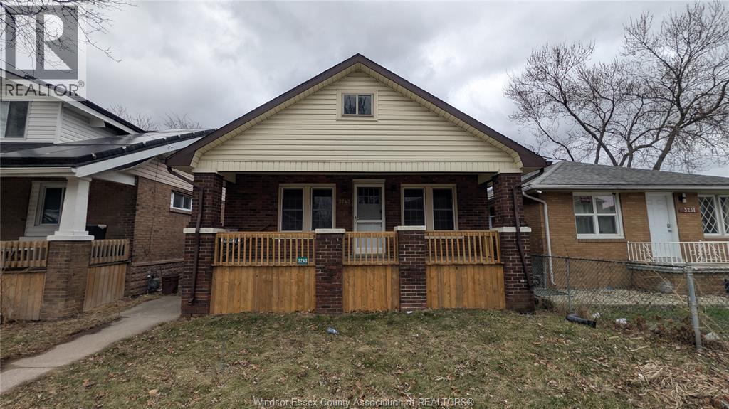 UPPER-3243 Millen Street, Windsor, ON, N9C1T1