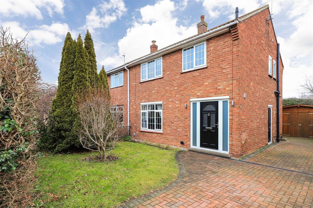 3 bed semi-detached house for saleLong Reach Road, Cambridge CB4