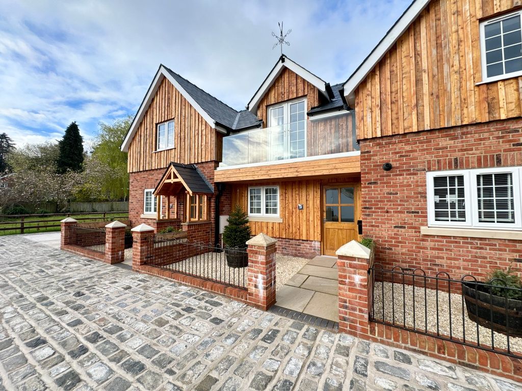 2 bed terraced house for saleCastle Street, Usk, Monmouthshire NP15