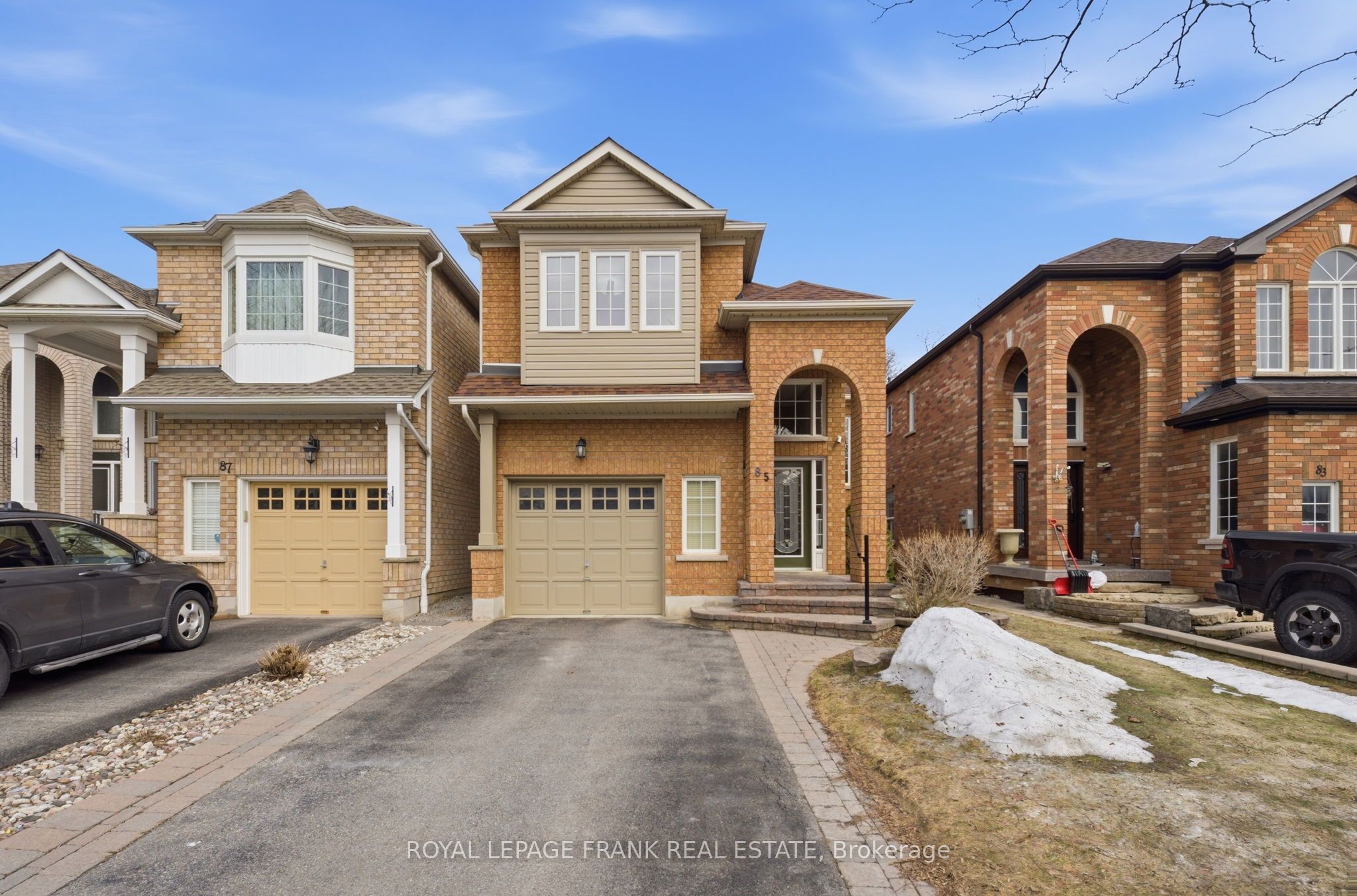 85 Gateway Court E, Whitby, ON, L1R 3M8
