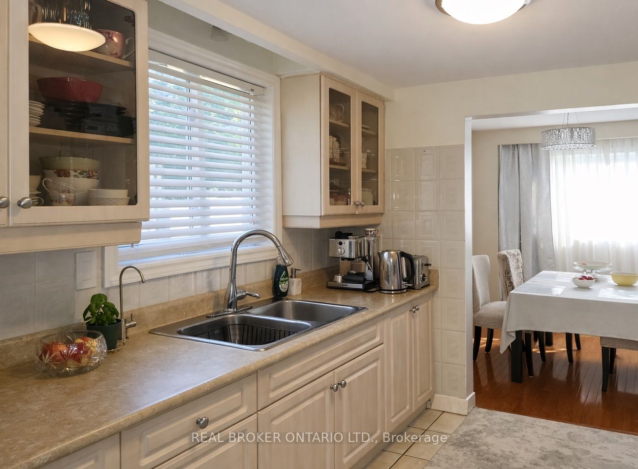 Additional image 4 of Main-3474 Galena Crescent, Mississauga, ON, L5A 3L8