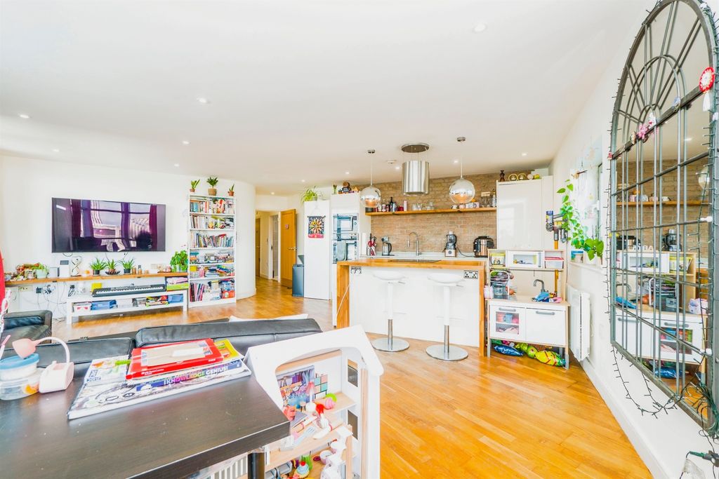 Additional image 16 of 3 bed flat for saleBute Terrace, Cardiff CF10