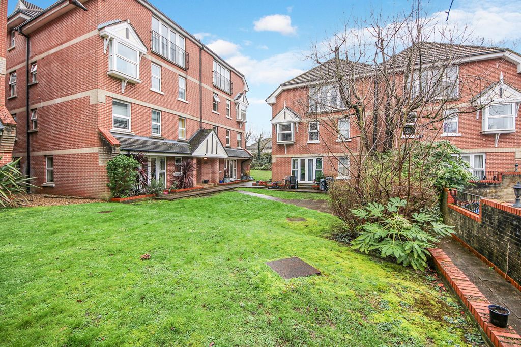 Additional image 10 of 2 bed flat for sale21 Lawn Road, Portswood SO17