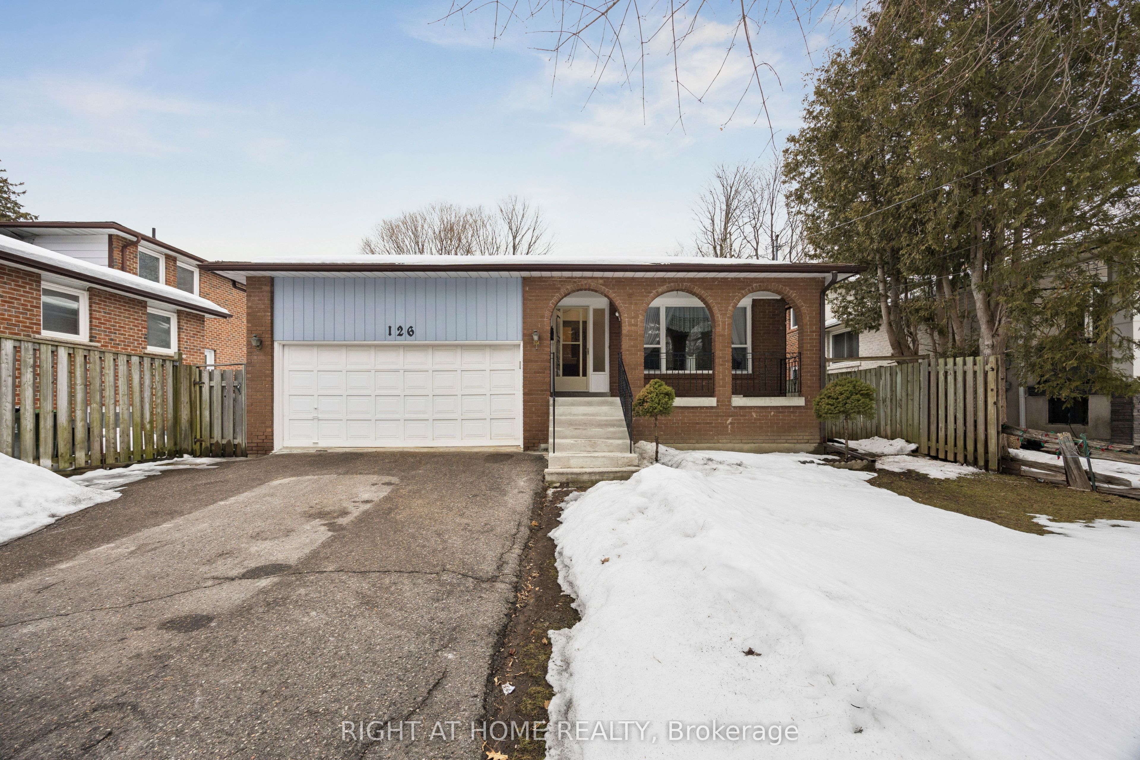126 Homestead Road, Toronto, ON, M1E 3S2