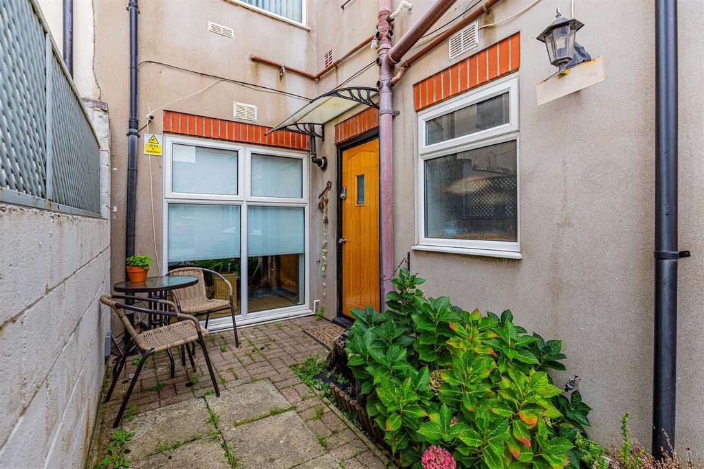 Additional image 11 of 3 bed flat for saleFitzhamon Embankment, Riverside, Cardiff CF11