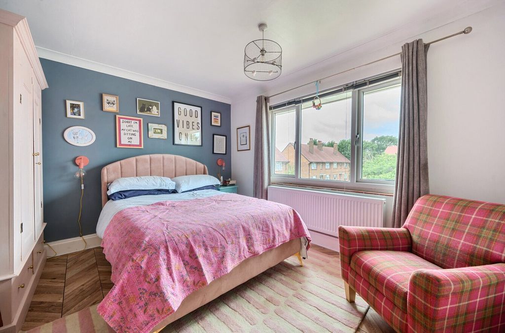 Additional image 9 of 2 bed flat for saleMawney Close, Romford RM7