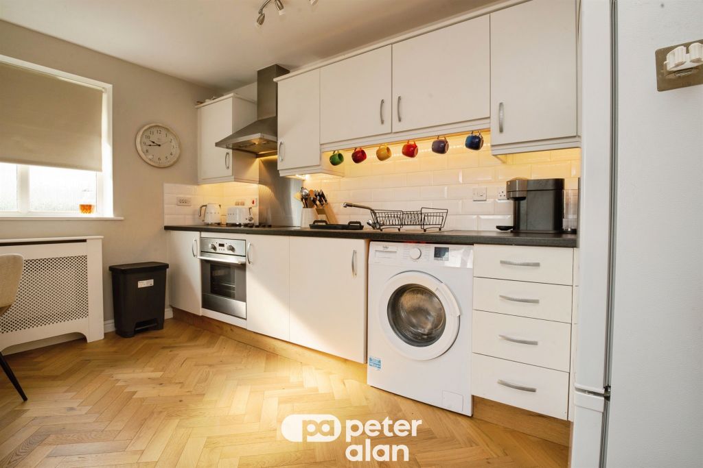 2 bed flat for saleWyncliffe Gardens, Cardiff CF23 photo 4