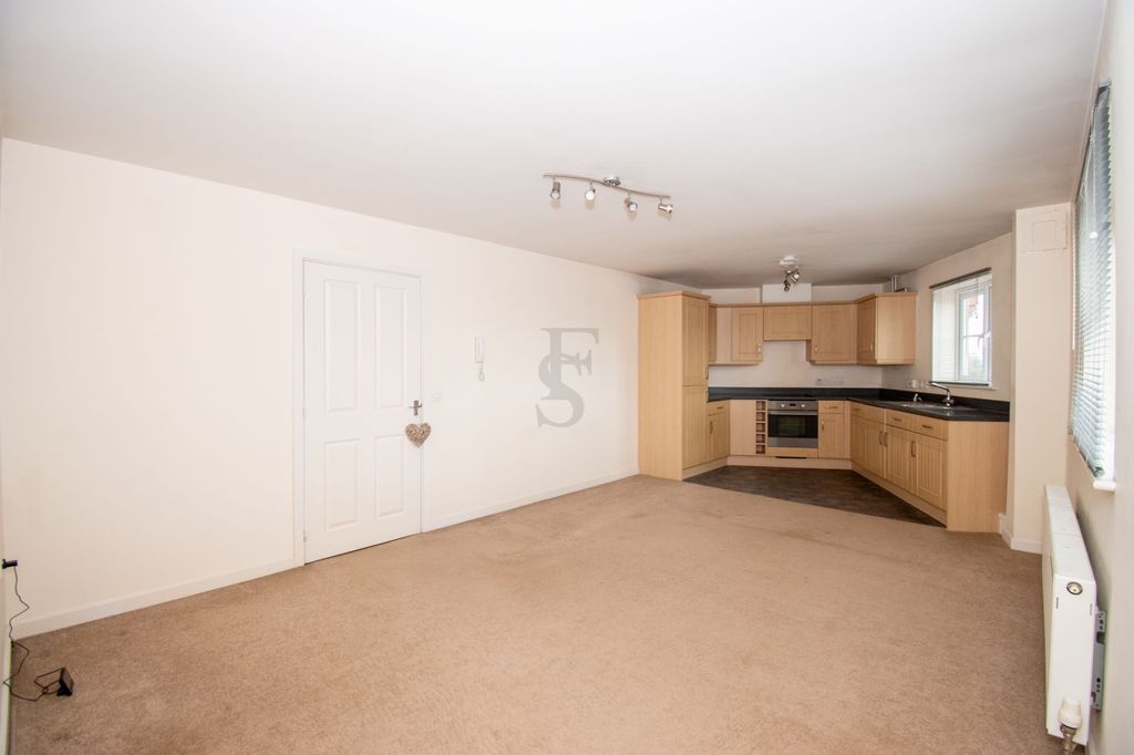2 bed flat for saleHallfields Lane, Rothley LE12 photo 2