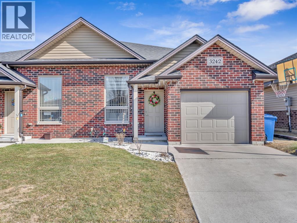 3242 Seville , Windsor, ON, N8N0A2