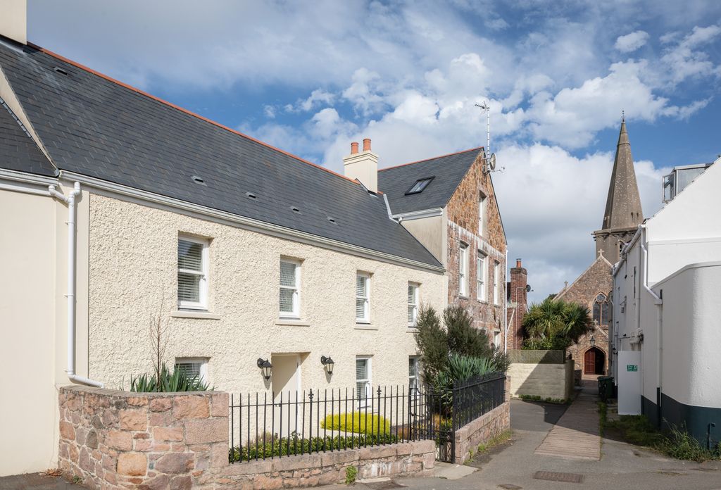 Additional image 2 of 4 bed terraced house for saleLa Rue De La Croix Au Maitre, St. Martin, Jersey JE3