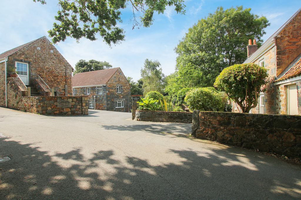 9 bed property for saleRue Des Rocquettes, St Andrew's, Guernsey GY6