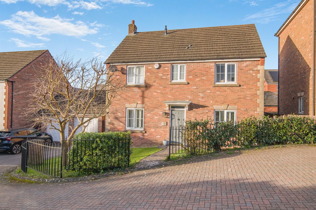 4 bed detached house for saleYew Tree Wood, Chepstow, Monmouthshire NP16
