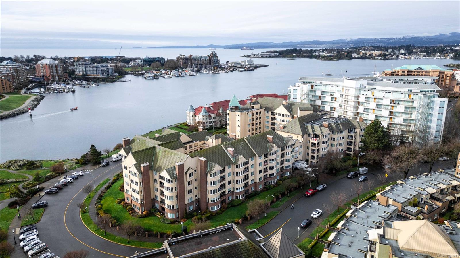 618-50 Songhees Road, Victoria, BC, V9A 7J4