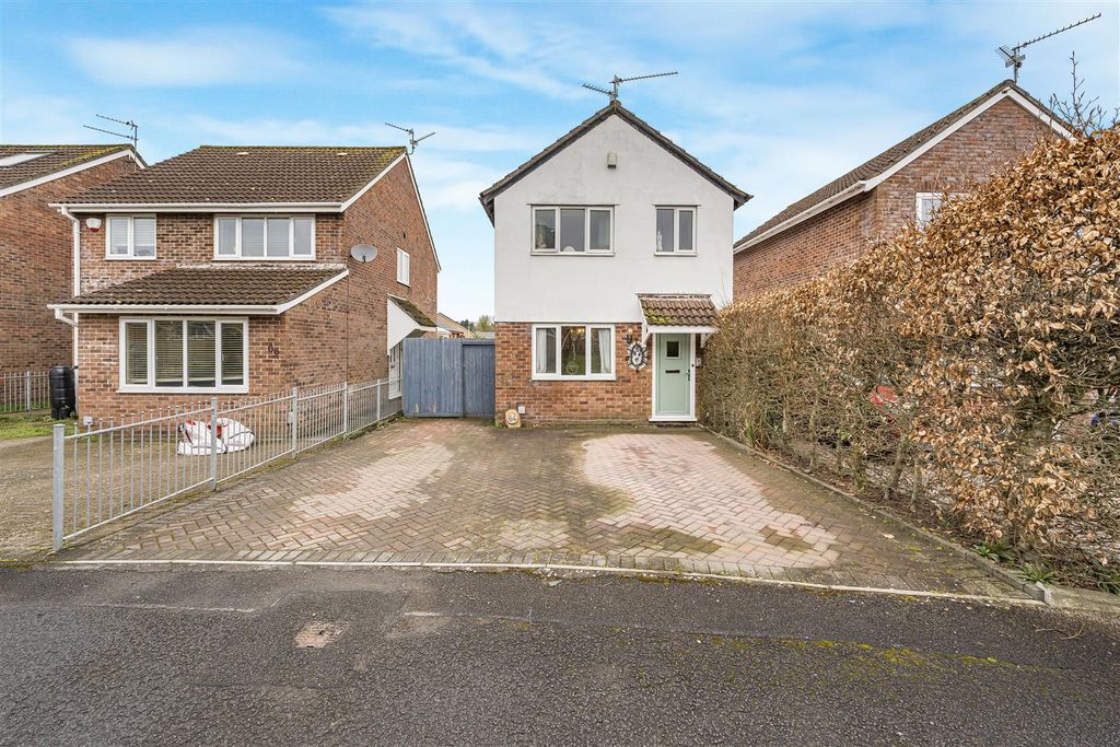 3 bed detached house for saleVista Rise, Radyr Cheyne CF5