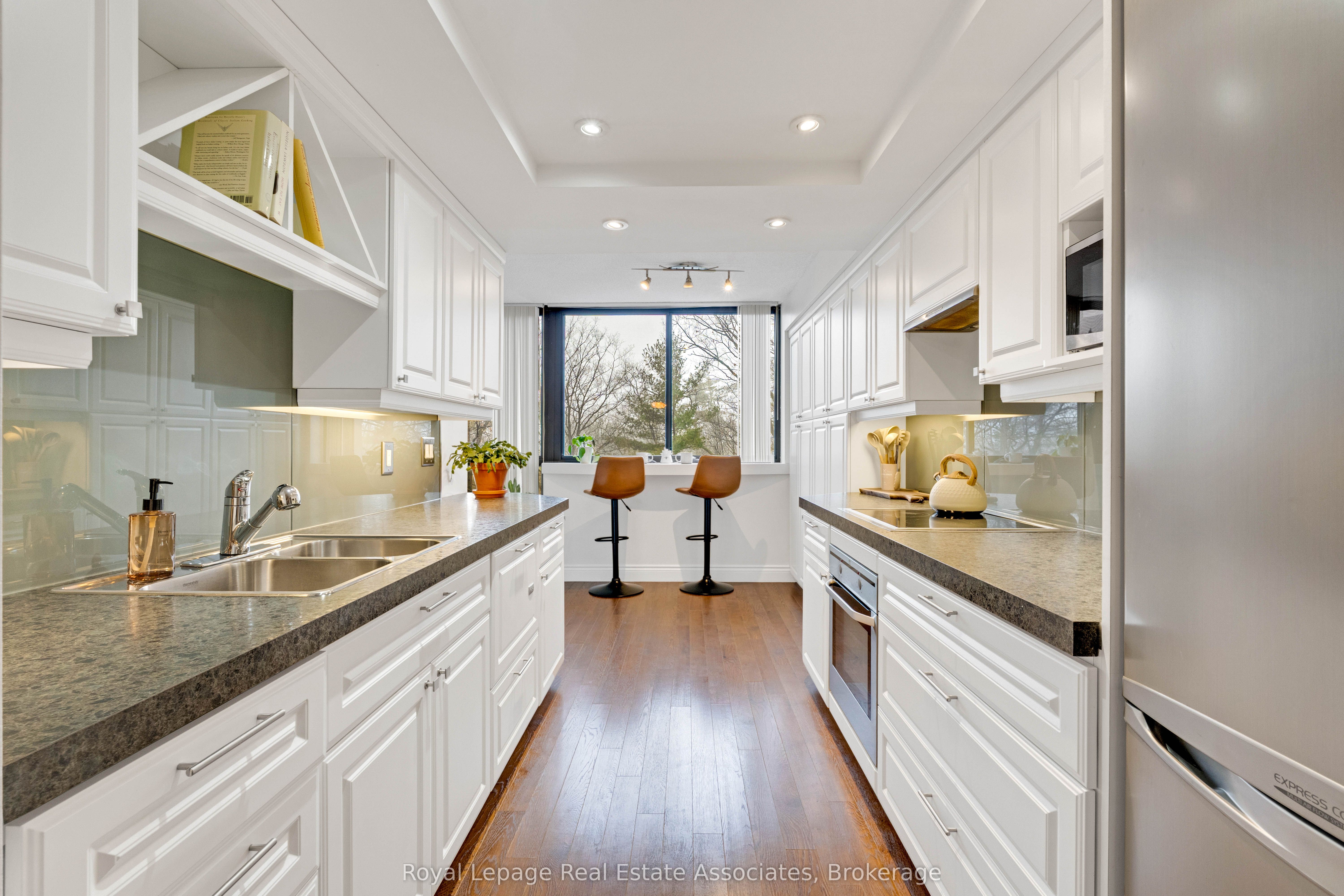 Additional image 4 of 402-1240 Marlborough Court, Oakville, ON, L6H 3K7
