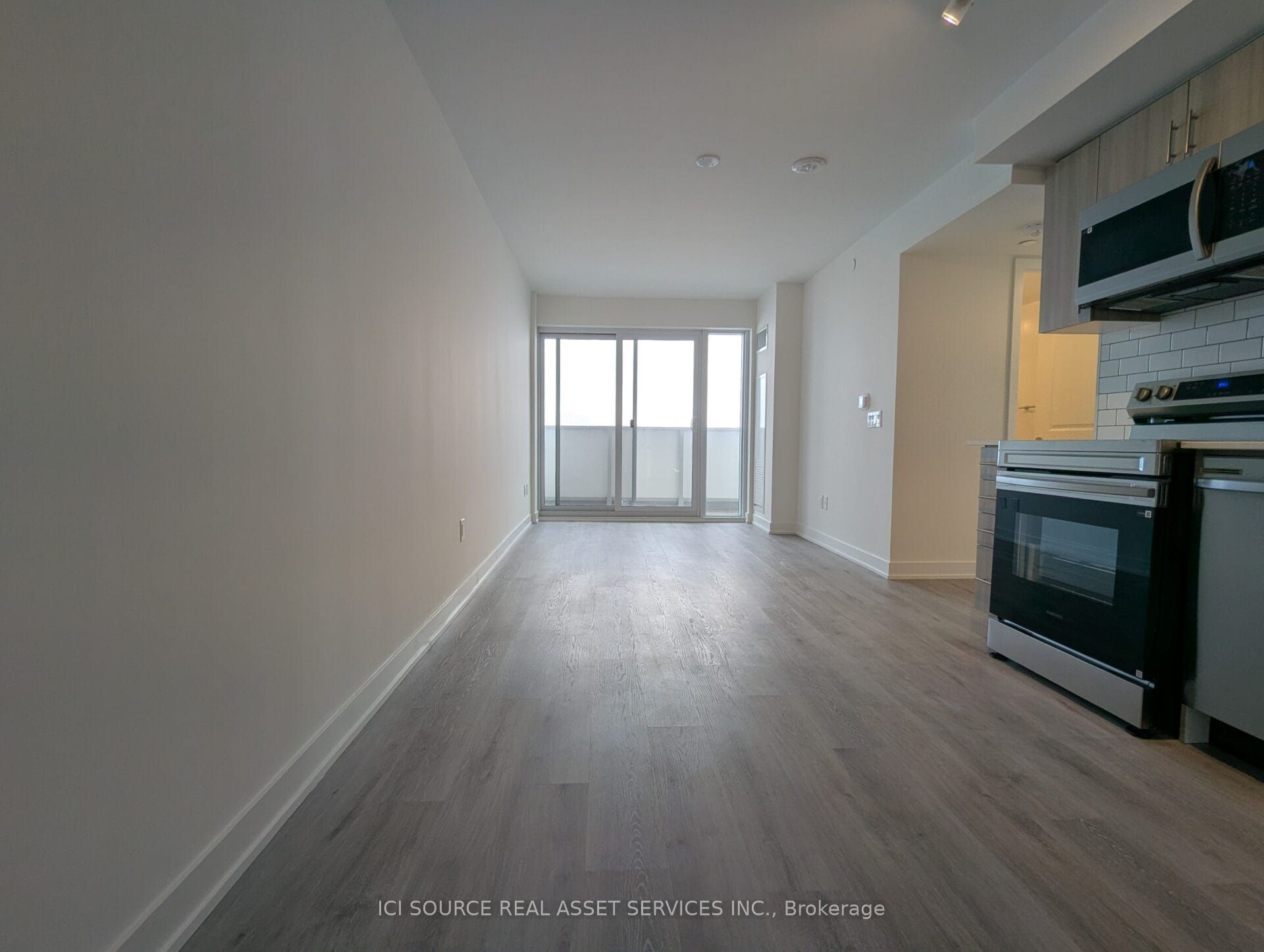 802-1010 Sandy Beach Road, Pickering, ON, L1W 3V9 photo 3